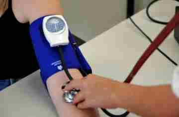 Médicos alertam para riscos de prescrição de testosterona para mulher